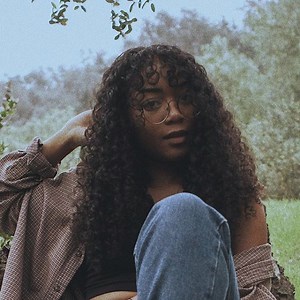 UMI / 日本人の母親とアメリカ人の父を持つローファイR＆Bシンガー