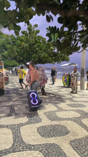 111K views · 189 reactions | Pants from @bosyclo  #tanzen #brazil #backflip #fyp #reels | Streichbruder | Facebook