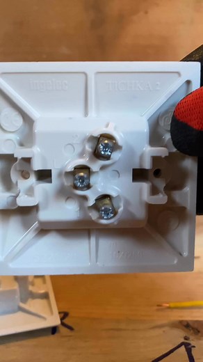 383K views · 5.5K reactions | Montage va-et-vient (2 interrupteur 1 lampe). •  Installation d’un va-et-vient étape par étape. Électrique Abdo. #electricity. #électricité. @super fans | Électrique Abdo | Facebook