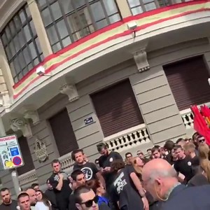 Un venezolano en Madrid: "Vénganse comunistas pá Caracas ... ¡Vénganse! Aquí en Madrid es muy fácil ser comunista, gilipollas..." ¡Qué grande! 😂😂😂 | Toni Cantó
