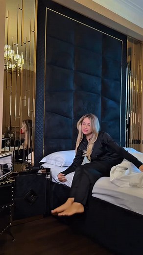 Nazrin Huseynli on Instagram: "Günümüz səhərlərimizdən başlayır.🌤️ Hər gün etdiyimiz kiçik seçimlər — həyat keyfiyyətimizi formalaşdırır. Bu gün səhərimi özüm üçün seçdim: su, hərəkət, sakitlik və… ağız boşluğum üçün düzgün qulluq. Yeni Colgate Total Aktiv Müdafiə diş pastası — ağız boşluğunda problemlər başlamadan onların qarşısını almağa kömək edir.✨ Gününə sağlam təbəssümlə başla❤️ #ColgateTotalAktivMüdafiə #ColgateTotal Sifarişçi: ADVERT MMC Colgate-Palmolive Temizlik Ürünleri San. ve Tic.