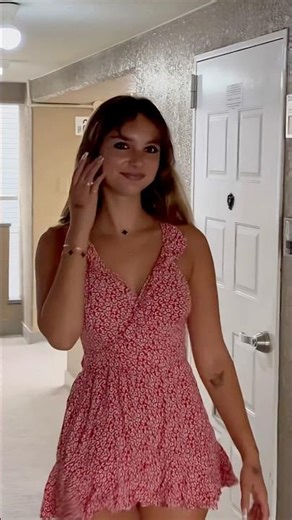 Gorgeous dress style for summer with a beautiful model #fashion #model