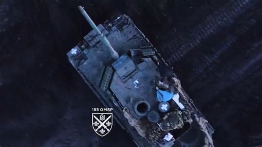 Leopard 2A4 Engages Russian Assault Group