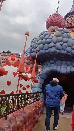 Alice in wonderland maze, Alice curious labyrinth at Disneyland paris
