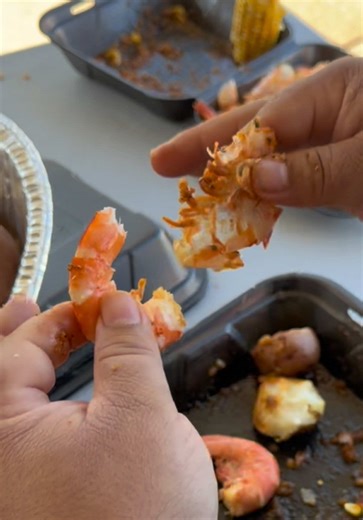 When it ain’t EZ Peel but you’re EZ peelin it!! Size 16-20 headless boiled shrimp peeling like butter! That’s what we do here at Bagzz of Bugzz! #shrimpboil #fyp #avatar #learnontiktok #instagood