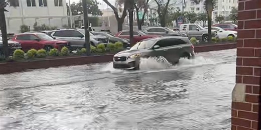 Heavy rain and high tide in Charleston, South Carolina, prompt flood risk to the area