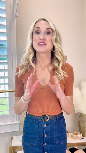 EDIT your wardrobe! Stop letting those clothes hold you back. Instead, edit out the pieces that no longer fit your lifestyle, fit, or you just don’t like anymore. You are deserving of a wardrobe that makes you feel beautiful and serves the woman you are becoming. Download my Free Wardrobe Edit Blueprint from the link in my bio and be sure to stay tuned for Wardrobe Edit Digital Course. 🥰 #csj #customizedstylingbyjessica #fashiontrends #fashionstylist #stylist #personalstylist #wardrobedit #ward