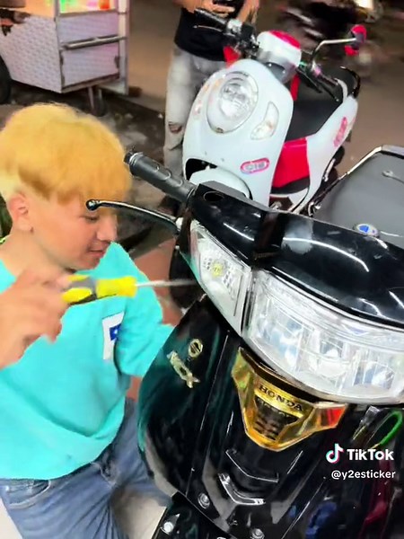 អំពូលសុីញ៉ូ LED ភ្លឺខ្លាំង 😲😍 #foryou #fyp #y2esticker #capcut