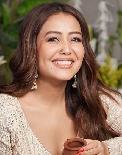 Neha Kakkar Height, Age, Boyfriend, Husband, Family, Biography » StarsUnfolded