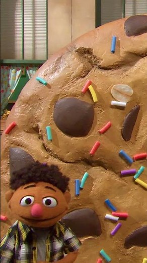 GIANT Cookie for Elmo! #sesamestreet