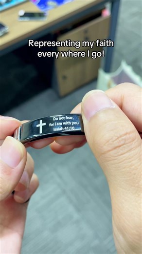 The Perfect Gift for Christians: A Cross Necklace