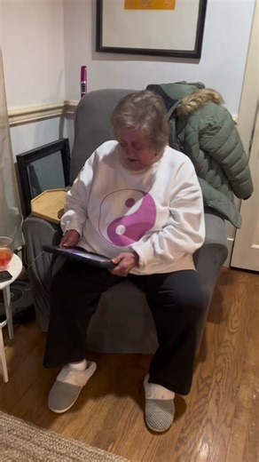 Italian Chicken Dance - Granny's Dancing Video