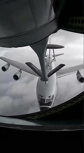 DEADLY TENSION! AWACS SLIDES INCHES from KC-135 Boom 😱⚡