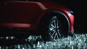 45K views · 95 reactions | Un Mazda CX-5 s'aventure sur 7,000 blocs de glace. Garderez-vous l'adhérence? Découvrez le test de notre transmission intégrale i-ACTIV AWD. Vous souhaitez tester d'autres surfaces? Dites-nous lesquelles en commentaire. Pour en savoir plus sur la techno i-ACTIV AWD : https://www.mazda.fr/philosophie-mazda/technologie/technologies-skyactiv/ | Mazda France | Facebook