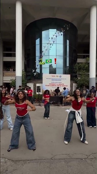 Stunning Group Dance on Naagin Song | College Dance Performance