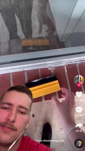 Effective Squeegee Techniques for Cleaning Surfaces