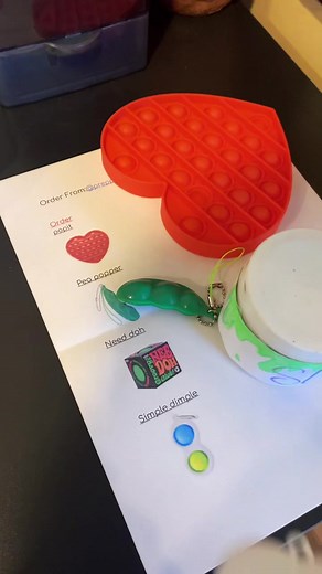 Packing Orders with Fidget Toys | DIY Roleplay for Kids