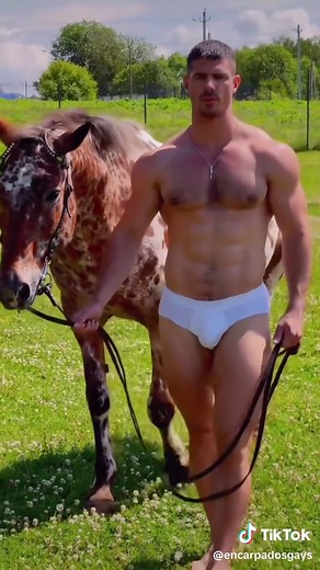 Hombres Guapos Sin Camisa en TikTok