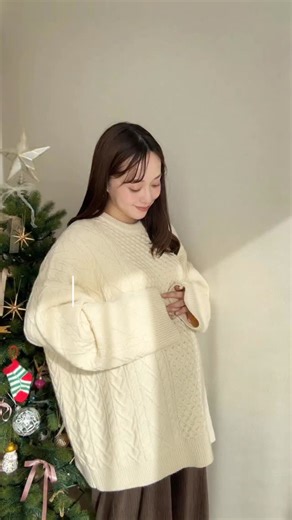 てら /明日から真似したくなるママコーデ on Instagram: "8ヶ月妊婦のバースデイ購入品🤰 2人目の出産から8年経っていて その間に引越しもしたから もうベビーグッズ的なものは 何も取っておいてなくて…🤣 そのくせ出産に向けての買い物を なーんにもしていないまま 8ヶ月後半まできてしまいました笑 年末年始、光の速さで日が経ってしまうので… 年内のうちに色々揃えておかなくてはと、、 バースデイに行ってきました〜🥰 子どもたちが小学生になってからは もう行くこともなくなっていた 久しぶりのバースデイ🎂 色々買ってきたのですが、 今日はルームウェアを紹介🥹✨ 私は予定帝王切開なので、 入院中のパジャマは前開きワンピ一択✨ ピンクの方はてろんとした生地で 着心地が良い〜🥰✨ まぁまぁ薄手ではあるけど(出産は2月予定) 空調管理もされているだろうし 寒ければカーディガン等で調整できる方がいいので ちょうどいいかなと😆🙌 ネイビーの方はピンクのより厚手のリブ素材で 生地は少し硬めかな🤔 下着の透けやラインが出にくいので、 写真映りも良さそうです🥰✨ ピンクのよりちょ