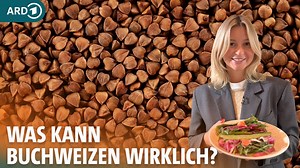 Buchweizen ist vielseitig einsetzbar: Man kann es roh essen, keimen lassen oder backen. In Bowls, im Porridge, Müsli oder als Brot ist Buchweizen ebenfalls gut nutzbar. Es ist glutenfrei, proteinreich und voller Vitalstoffe - Buchweizen ist ein echtes Superfood, und das schon vor vielen Jahren. Schon unsere Großeltern schätzten seine heilende Wirkung bei Magenbeschwerden, doch lange Zeit geriet Buchweizen in Vergessenheit. Der Name „Buchweizen“ erinnert an Getreide, er ist aber keines, sondern e