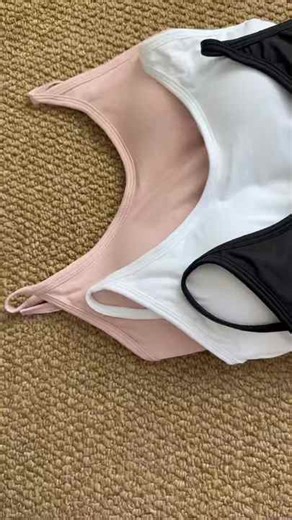 Woman's Slim Fit Crop Tank Top Four-Way Stretchy Fitness Padded Halter Neck for Running and Yoga Sleeveless Top