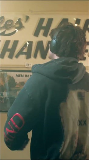 1/1000 people can bench 225, are you the 1? #clothing #clothingbrand #gym #gymwear