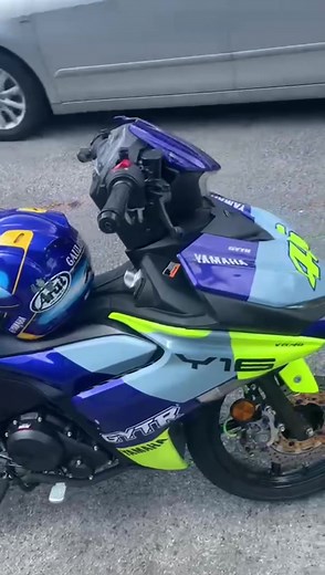 Alaaaa bkn keluaran kilang pon.design tukang cat bwh pokok jambu je buat pon.. #yamaha #y16zr #vr46