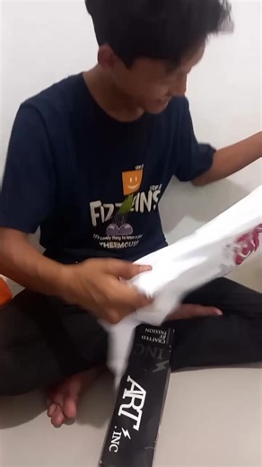 Alhamdulillah, amanah kalian sudah tersampaikan semua. Ternyata, ketulusan dan support dari kalian untuk ahmad & keluarganya bukan cuma jadi barang titipan, tapi jadi bahan bakar mental buat Ahmad. Dia jadi makin giat bekerja, makin semangat menjemput rezeki, karena dia merasa tidak sendirian berjuang. Bagi yang masih ingin memberi, saya izin arahkan agar kebaikan tmn2 dialirkan untuk orang-orang hebat dan