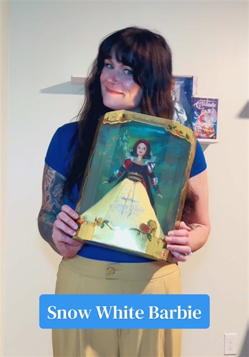 This Snow White Barbie from 2000 is the most beautiful Snow White Barbie I’ve yet to see. I’m so grateful I was able to add her to my collection🫶🏼🍎✨ #disneycollector #barbiecollector #barbie #disneyadult #snowwhite @mattel @Disney Parks