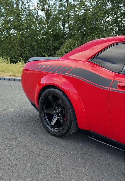 Dodge Challenger SRT 6.4L V8 Hemi: Performance Review