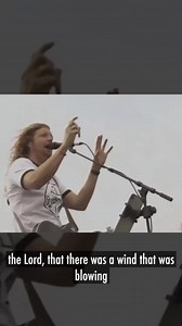 LIKE A MIGHTY RUSHING WIND 💨💨💨 “Suddenly a sound like the blowing of a violent wind came from heaven and filled the whole house where they were sitting.” Acts 2:2 🗝🔑 #LetUsWorship | Sean Feucht
