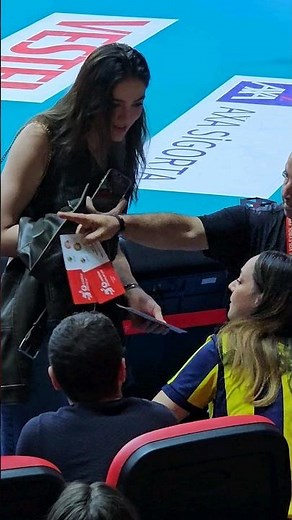 Zehra Güneş Cansu Çetin'i Oturduğu Yerden Kaldırıyor