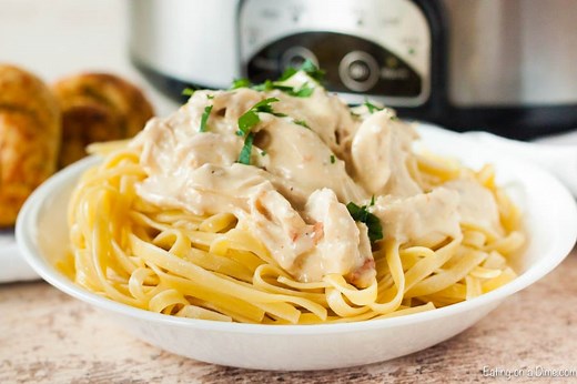 Easy Crockpot Chicken Alfredo Recipe