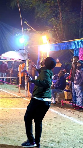 #outdoorbadminton #badmintonhighlights #badmintonlovers #badmintonindonesia #trickshots #shorts #bwf