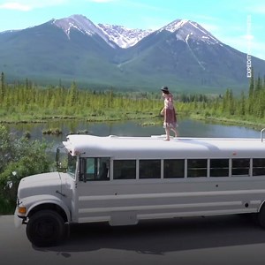 This couple turned an old school bus into a tiny home and it looks AMAZING: http://bit.ly/2qIk78j | Woman's Day Magazine