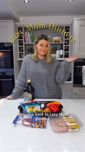 Bethany Holborn on Instagram: "Smoked Paprika Chicken & Veggie Tray Bake Quick and easy lazy meal, perfect to throw together after the school run! Serves 4 For the vegetable tray bake 750g baby potatoes 3 medium sized carrots 1 head of broccoli cut into florets 1 red bell pepper 4 garlic cloves 100g chorizo 1 tsp oregano 2 tsp smoked paprika 1 tbsp olive oil For the chicken 600g chicken mini fillets 1 tbsp olive oil 1 tsp smoked paprika 1 tsp garlic granules 1/2 tsp oregano Method Preheat oven t