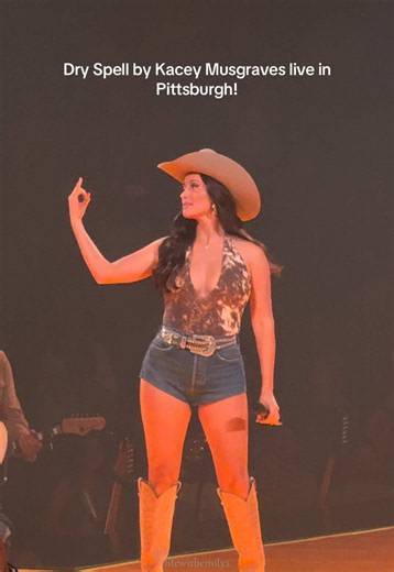 Dry Spell by @kaceymusgraves live in Pittsburgh tonight! #kaceymusgraves #middleofnowheretour #pittsburghconcerts #concertcontentcreator #concertvideo