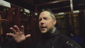 Giant Bobbit Worm Caught on Camera with Savage Bite