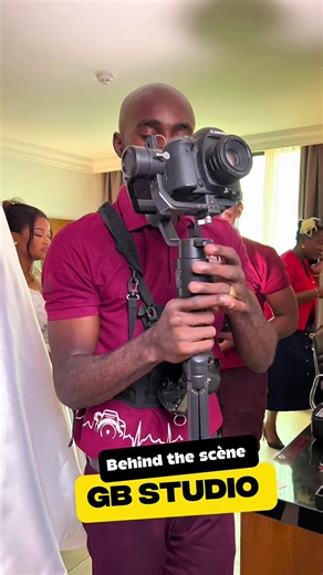 🎬 Behind the Scene avec GB Studio ! Entrez dans les coulisses de la magie 📸✨ Là où chaque détail compte, où chaque sourire est capturé avec passion, et où notre équipe se donne à 100 % pour sublimer vos plus beaux moments 💛 Des lumières aux poses, en passant par les fous rires… tout est mis en œuvre pour une expérience unique et inoubliable ! 📍Avec GB Studio, vous ne venez pas juste faire des photos… Vous vivez un vrai moment d’émotion. #GBStudio #BehindTheScene #PhotoMagic #StudioLife #Expe