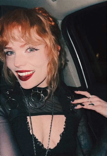 watched my friends burlesque show tonight 🥵