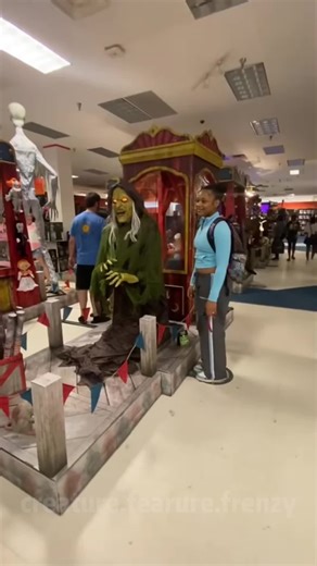 THE SCREAM Scared Shitless #halloween #scaredaf #funnyvideos #cheetosreaperreactions