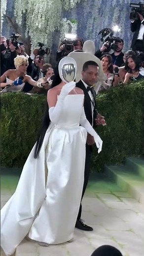 Katy Perry with the best identity reveal of the night so far🔥 | GMA