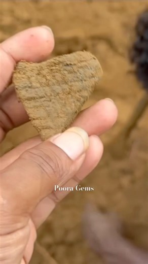 මේ වලං කටු හම්බුනොත් මැණික් තියෙනවා - Ancient Gem Miners Of Sri Lanka #gemstones #jewelry #shorts