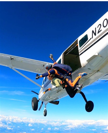 Skydiving Best Experience Ever: First Tandem Jump Bliss