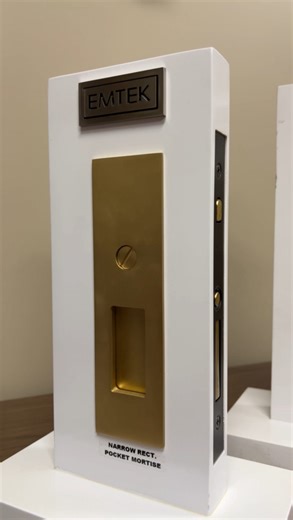 Hardware that looks as good as it feels. ✨ We pair our heavy-duty pocket door frames with Emtek hardware — known for its craftsmanship, modern design, and smooth operation. Whether you’re after sleek matte black, timeless brass, or a custom finish to match the rest of your home, Emtek delivers that high-end touch that makes every detail count. Durable. Refined. Built to perform — just like our frames. #hdpocketdoors #emtek #doorhardware #customhomes #luxuryhomes #contractorapproved #framingsolut