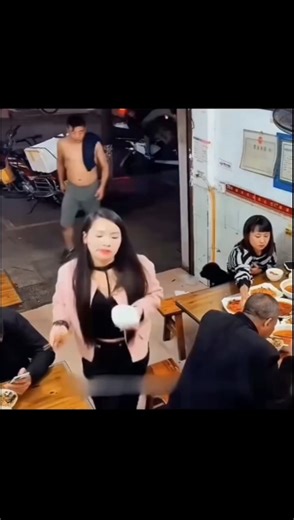 Stranger Eats in Someone Else’s Seat…You Won’t Believe What Happens! #Shocking #Kindness #Shorts