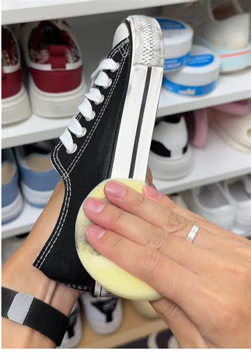Just dip, wipe, and watch the dirt disappear. Cleaning white shoes has never been this easy.✨✅✅ #CleaningTips #ShoeCleaner #SatisfyingCleaning #TikTokFinds #CleanWithMe