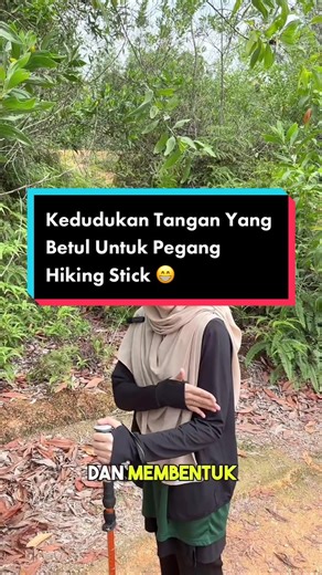 Cara Betul Pegang Hiking Stick untuk Pendakian
