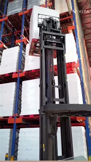 Reach truck in operation #shorts #shortsfeed #shortsviral #shortvideo #ytshorts #ytshortsindia