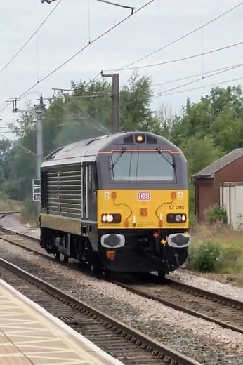 DB Cargo's Royal Class 67 - Speeds Through Northallerton Station With A Late Ilkley Tone #class67